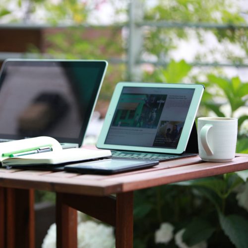 Freelancer-laptop-workplace